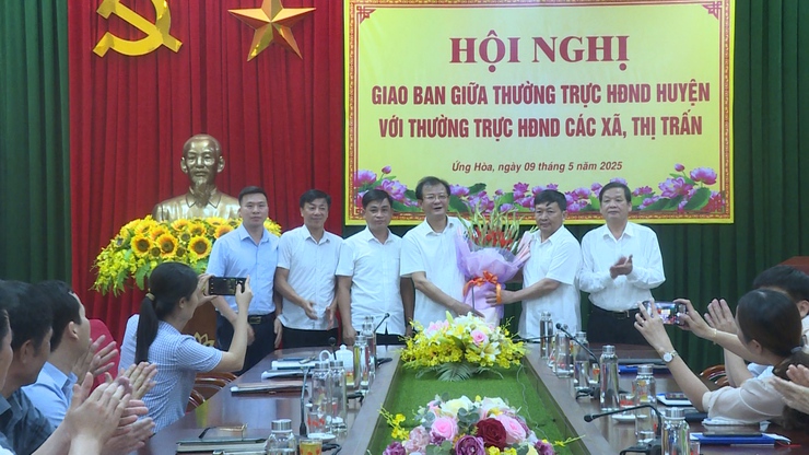 Thường trực HĐND huyện giao ban với Thường trực HĐND các xã, thị trấn để đánh giá kết quả hoạt động công tác quý I/2025- Ảnh 4.