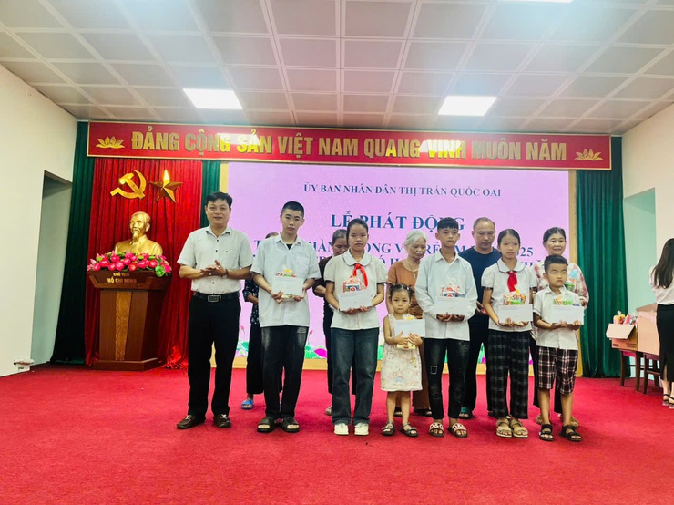 Thị trấn Quốc Oai: Lễ phát động Tháng hành động vì trẻ em năm 2025 và trao quà cho trẻ em có hoàn cảnh khó khăn- Ảnh 5.