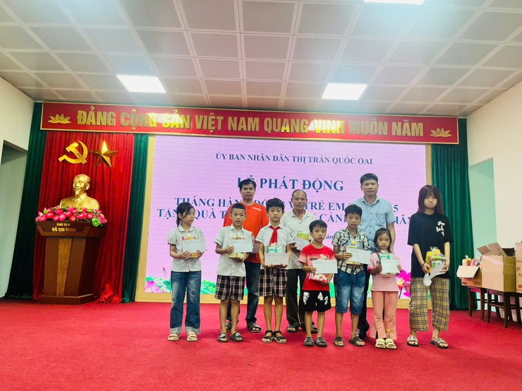 Thị trấn Quốc Oai: Lễ phát động Tháng hành động vì trẻ em năm 2025 và trao quà cho trẻ em có hoàn cảnh khó khăn- Ảnh 8.