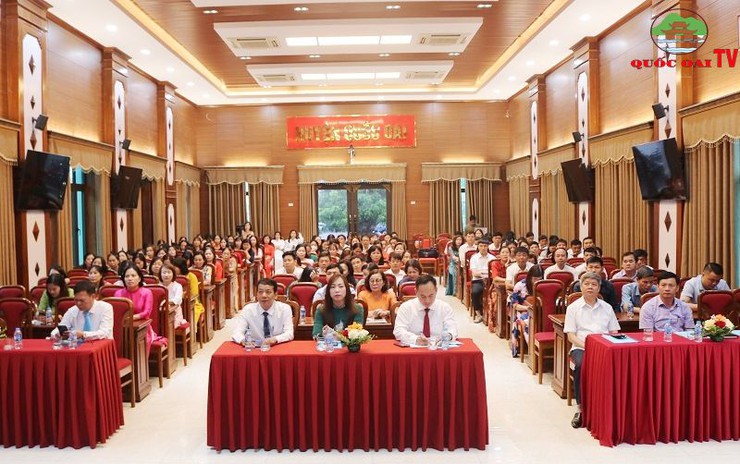 Quốc Oai tuyên dương khen thưởng 34 tập thể lao động tiên tiến và 665 chiến sỹ thi đua cấp cơ sở trong năm học 2024- 2025- Ảnh 1.
