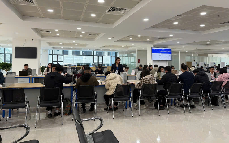 Ứng dụng iHanoi áp dụng lấy số thứ tự, chấm dứt cảnh xếp hàng làm thủ tục đăng ký đất đai- Ảnh 1.