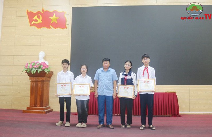Hội khuyến học xã Đồng Quang khen thưởng cho trên 600 học sinh có thành tích xuất sắc năm học 2024-2025- Ảnh 12.