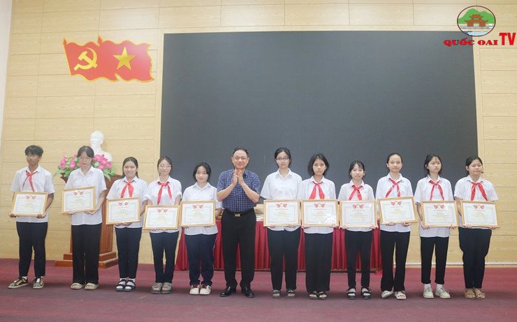 Hội khuyến học xã Đồng Quang khen thưởng cho trên 600 học sinh có thành tích xuất sắc năm học 2024-2025- Ảnh 3.