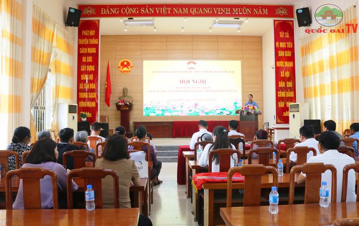 Ủy ban MTTQ Việt Nam huyện Quốc Oai trao kinh phí 1tỷ 610 triệu đồng xây sửa nhà ở và trao tặng sổ tiết kiệm cho cho các hộ cận nghèo, hộ có hoàn cảnh đặc biệt khó khăn trên địa bàn huyện- Ảnh 8.