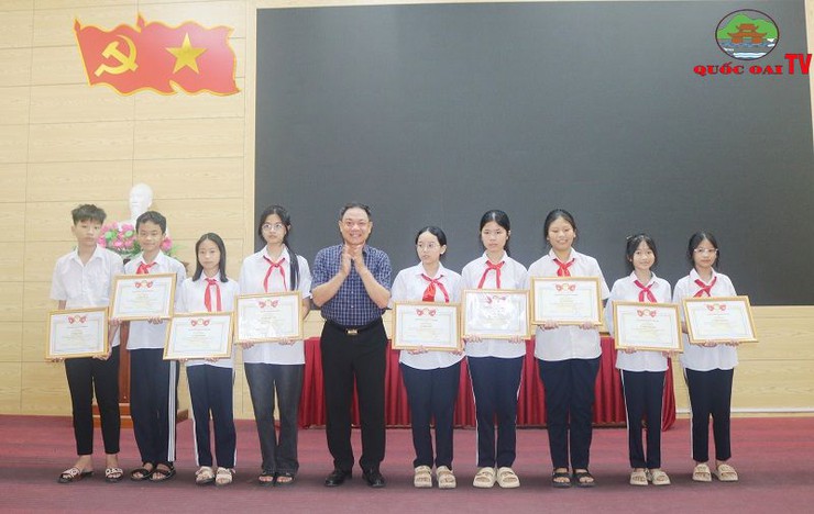 Hội khuyến học xã Đồng Quang khen thưởng cho trên 600 học sinh có thành tích xuất sắc năm học 2024-2025- Ảnh 5.
