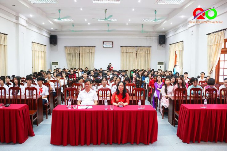 Hội Khuyến học huyện Quốc Oai khen thưởng các tập thể, cá nhân học sinh, giáo viên có thành tích xuất sắc năm học 2024-2025- Ảnh 1.