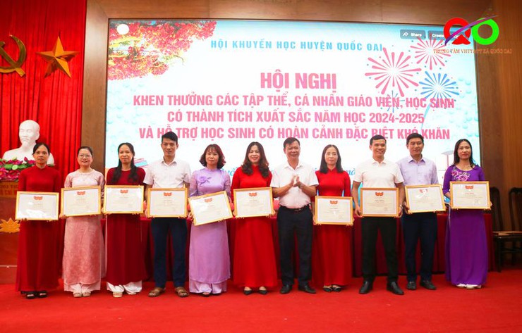 Hội Khuyến học huyện Quốc Oai khen thưởng các tập thể, cá nhân học sinh, giáo viên có thành tích xuất sắc năm học 2024-2025- Ảnh 9.