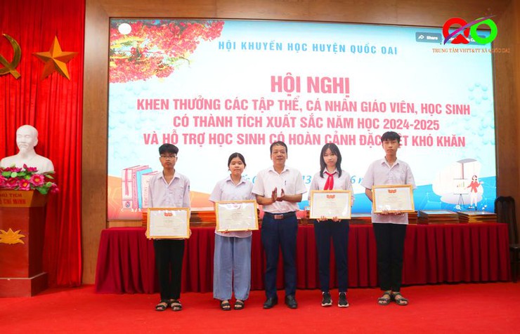 Hội Khuyến học huyện Quốc Oai khen thưởng các tập thể, cá nhân học sinh, giáo viên có thành tích xuất sắc năm học 2024-2025- Ảnh 2.
