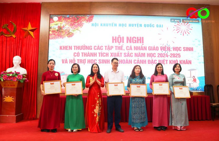 Hội Khuyến học huyện Quốc Oai khen thưởng các tập thể, cá nhân học sinh, giáo viên có thành tích xuất sắc năm học 2024-2025- Ảnh 8.
