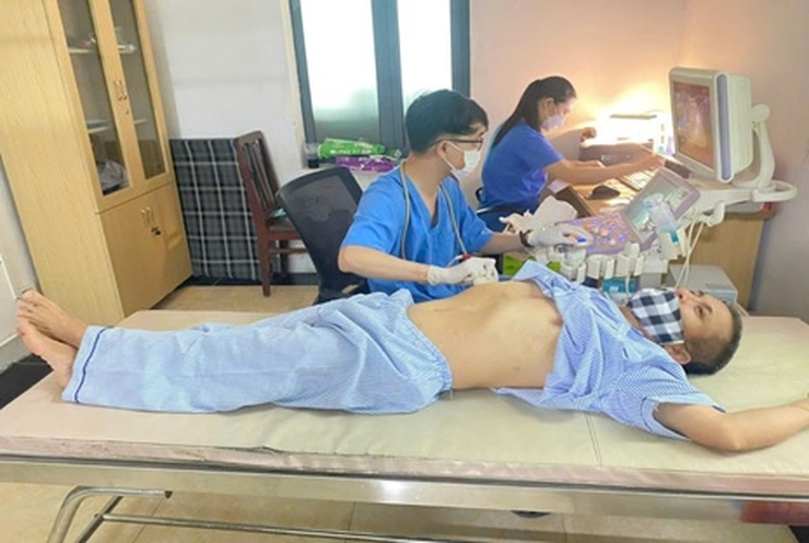 Tăng cường chăm sóc sức khỏe toàn diện cho người bệnh tâm thần: Trung tâm Chăm sóc và Phục hồi chức năng người tâm thần số 1 Hà Nội phối hợp với Bệnh viện Đa khoa Sơn Tây tổ chức khám sức khỏe định kỳ- Ảnh 2.