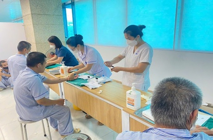 Tăng cường chăm sóc sức khỏe toàn diện cho người bệnh tâm thần: Trung tâm Chăm sóc và Phục hồi chức năng người tâm thần số 1 Hà Nội phối hợp với Bệnh viện Đa khoa Sơn Tây tổ chức khám sức khỏe định kỳ- Ảnh 3.