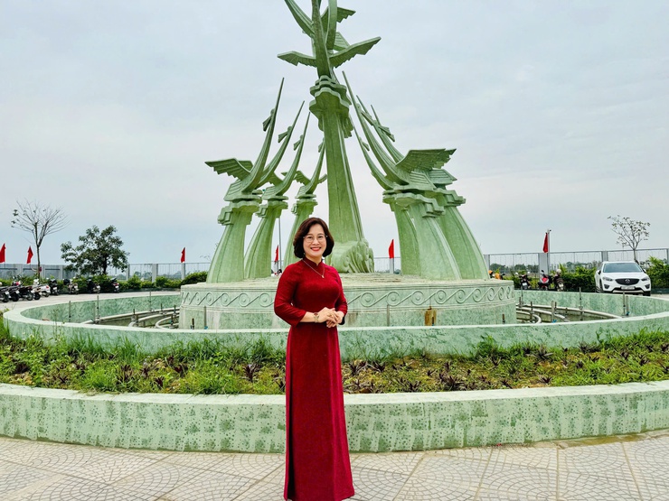 Chị Nguyễn Thị Chính, tấm gương nữ cán bộ tận tụy, hết lòng phục vụ quê hương.- Ảnh 1.