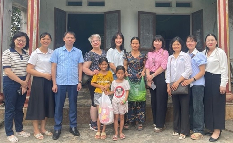 Tổ chức Holt International Children’s Services Inc thăm các gia đình đã nhận hỗ trợ sinh kế tại huyện Ứng Hòa, Hà Nội
- Ảnh 1.