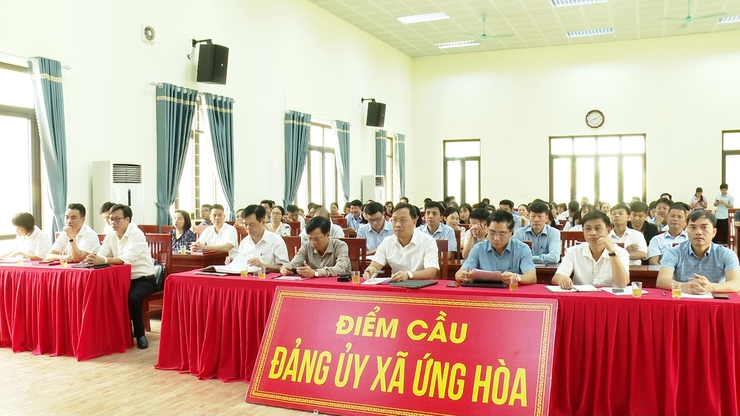 Gần 500 cán bộ công chức huyện Ứng Hoà tham dự tập huấn vận hành thử nghiệm chính quyền địa phương 2 cấp.- Ảnh 4.