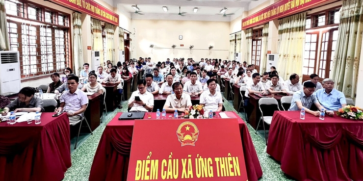 Gần 500 cán bộ công chức huyện Ứng Hoà tham dự tập huấn vận hành thử nghiệm chính quyền địa phương 2 cấp.- Ảnh 3.