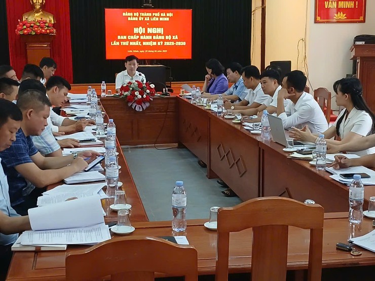 Đảng ủy xã Liên Minh: Vận hành thử nghiệm Hội nghị giao ban Ban Chấp hành Đảng bộ xã lần thứ nhất, nhiệm kỳ 2025 - 2030- Ảnh 1.