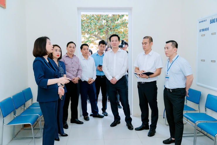 Phó Chủ tịch UBND thành phố Hà Nội Vũ Thu Hà kiểm tra công tác vận hành thử nghiệm mô hình chính quyền địa phương 2 cấp tại phường Phúc Lợi (mới)- Ảnh 2.