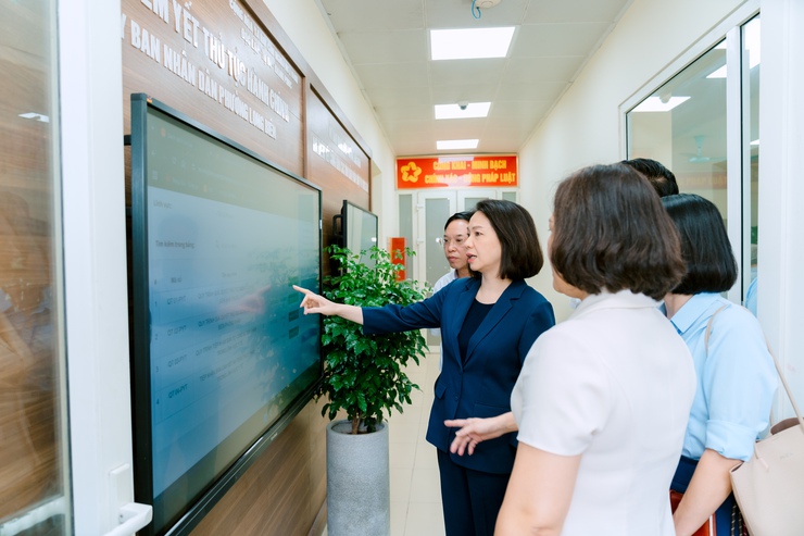 Phó Chủ tịch UBND Thành phố Vũ Thu Hà kiểm tra thực tế các phường mới sau sắp xếp của quận Long Biên- Ảnh 2.