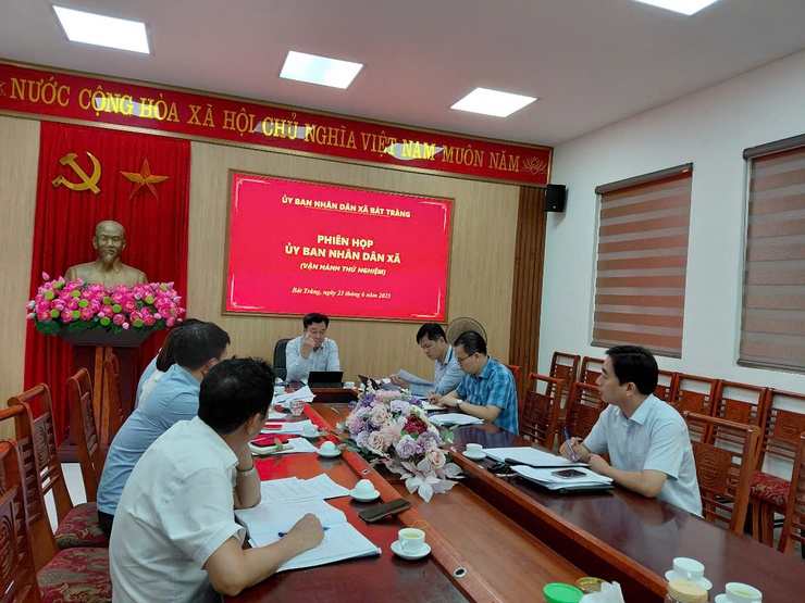 UBND xã Bát Tràng tổ chức phiên họp tập thể thử nghiệm: Tăng tốc hoàn thiện hồ sơ, đẩy mạnh vận hành thử nghiệm bộ máy mới- Ảnh 2.