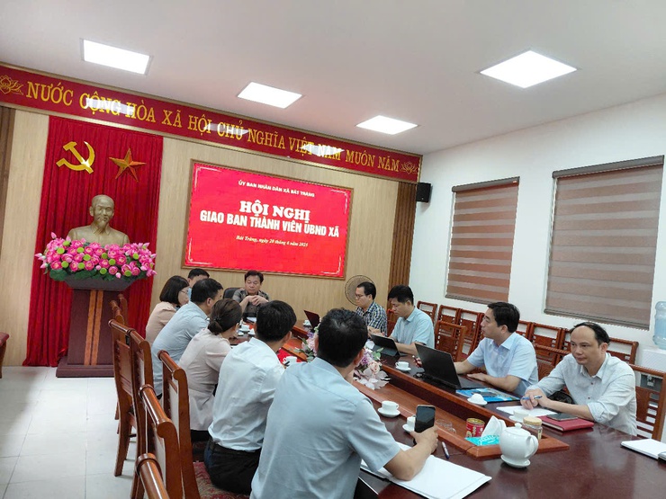 Bát Tràng: Tổ chức hội nghị giao ban thành viên UBND xã mở đầu cho hoạt động vận hành thử nghiệm chính quyền cấp xã sau sáp nhập- Ảnh 2.