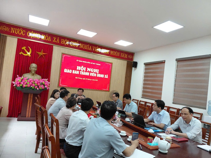 Bát Tràng: Tổ chức hội nghị giao ban thành viên UBND xã mở đầu cho hoạt động vận hành thử nghiệm chính quyền cấp xã sau sáp nhập- Ảnh 1.