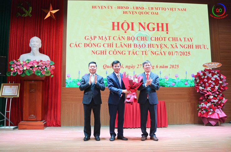 Huyện Quốc Oai tổ chức hội nghị gặp mặt, chia tay các đồng chí lãnh đạo nghỉ công tác theo chế độ- Ảnh 1.