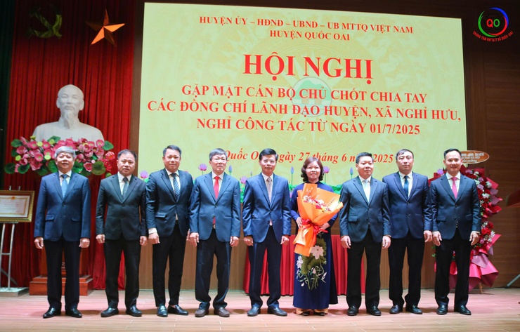 Huyện Quốc Oai tổ chức hội nghị gặp mặt, chia tay các đồng chí lãnh đạo nghỉ công tác theo chế độ- Ảnh 4.
