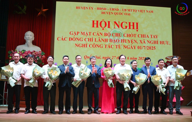 Huyện Quốc Oai tổ chức hội nghị gặp mặt, chia tay các đồng chí lãnh đạo nghỉ công tác theo chế độ- Ảnh 6.
