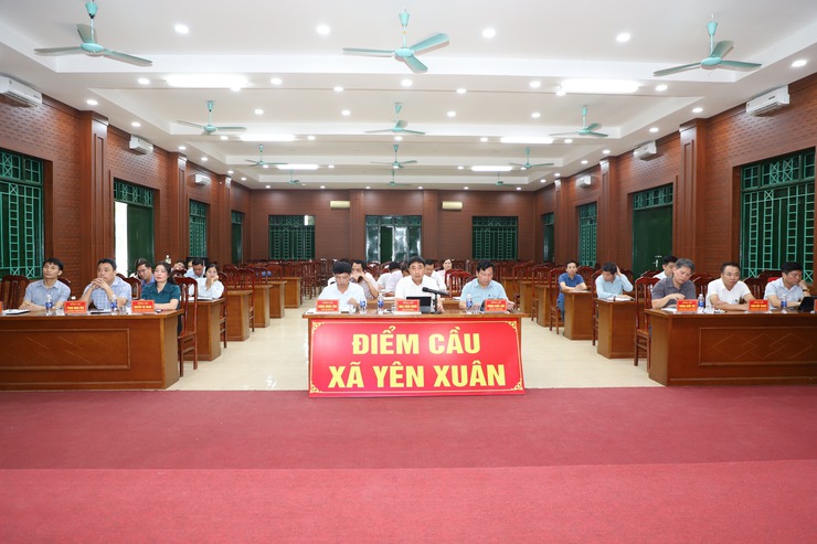 Các đồng chí Lãnh đạo, can bộ xã Yên Xuân dự Hội nghị sơ kết vận hành thử nghiệm chính quyền hai cấp của Thành phố Hà Nội- Ảnh 3.
