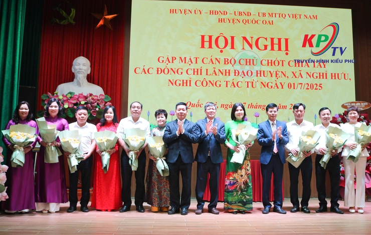 Huyện Quốc Oai tổ chức hội nghị gặp mặt, chia tay các đồng chí lãnh đạo nghỉ công tác theo chế độ- Ảnh 5.