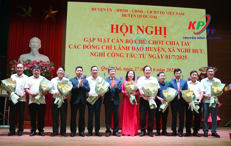 Huyện Quốc Oai tổ chức hội nghị gặp mặt, chia tay các đồng chí lãnh đạo nghỉ công tác theo chế độ- Ảnh 6.