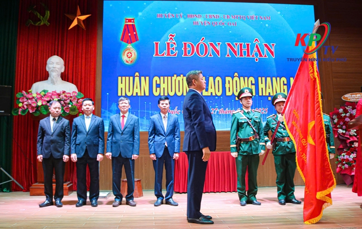 Huyện Quốc Oai vinh dự đón nhận Huân chương lao động hạng Nhì: dấu ấn tự hào, lời tri ân sâu sắc trước thời khắc chuyển mình lịch sử kết thúc cấp Huyện để chuyển sang mô hình 2 cấp- Ảnh 2.