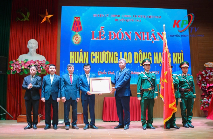 Huyện Quốc Oai vinh dự đón nhận Huân chương lao động hạng Nhì: dấu ấn tự hào, lời tri ân sâu sắc trước thời khắc chuyển mình lịch sử kết thúc cấp Huyện để chuyển sang mô hình 2 cấp- Ảnh 4.