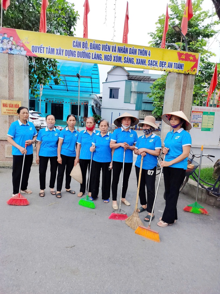 Mặt trận và các đoàn thể xã Quốc Oai đồng loạt ra quân tổng vệ sinh môi trường, chào mừng sự kiện thành lập xã Quốc Oai mới- Ảnh 10.