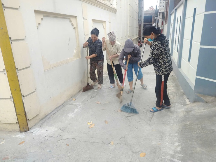 Mặt trận và các đoàn thể xã Quốc Oai đồng loạt ra quân tổng vệ sinh môi trường, chào mừng sự kiện thành lập xã Quốc Oai mới- Ảnh 12.