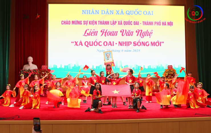Liên hoan văn nghệ “XÃ QUỐC OAI – NHỊP SỐNG MỚI”: Giai điệu gắn kết, thăng hoa cảm xúc- Ảnh 13.