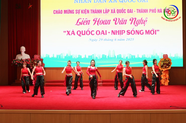 Liên hoan văn nghệ “XÃ QUỐC OAI – NHỊP SỐNG MỚI”: Giai điệu gắn kết, thăng hoa cảm xúc- Ảnh 11.