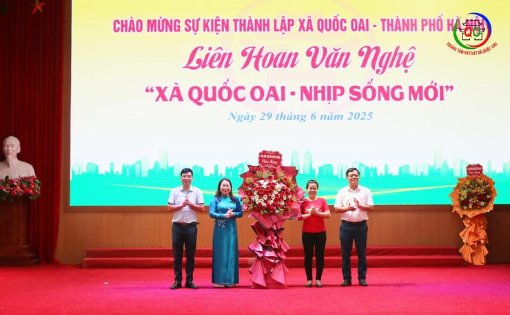 Liên hoan văn nghệ “XÃ QUỐC OAI – NHỊP SỐNG MỚI”: Giai điệu gắn kết, thăng hoa cảm xúc- Ảnh 4.