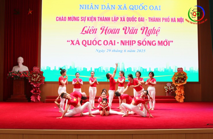 Liên hoan văn nghệ “XÃ QUỐC OAI – NHỊP SỐNG MỚI”: Giai điệu gắn kết, thăng hoa cảm xúc- Ảnh 14.