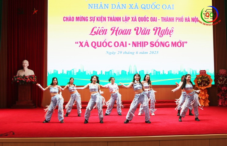 Liên hoan văn nghệ “XÃ QUỐC OAI – NHỊP SỐNG MỚI”: Giai điệu gắn kết, thăng hoa cảm xúc- Ảnh 10.