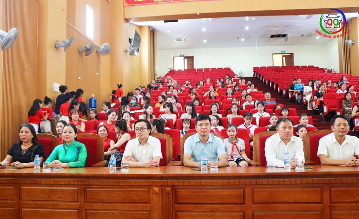 Liên hoan văn nghệ “XÃ QUỐC OAI – NHỊP SỐNG MỚI”: Giai điệu gắn kết, thăng hoa cảm xúc- Ảnh 1.