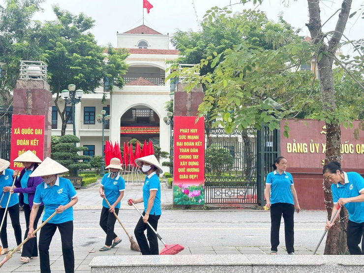 Mặt trận và các đoàn thể xã Quốc Oai đồng loạt ra quân tổng vệ sinh môi trường, chào mừng sự kiện thành lập xã Quốc Oai mới- Ảnh 6.