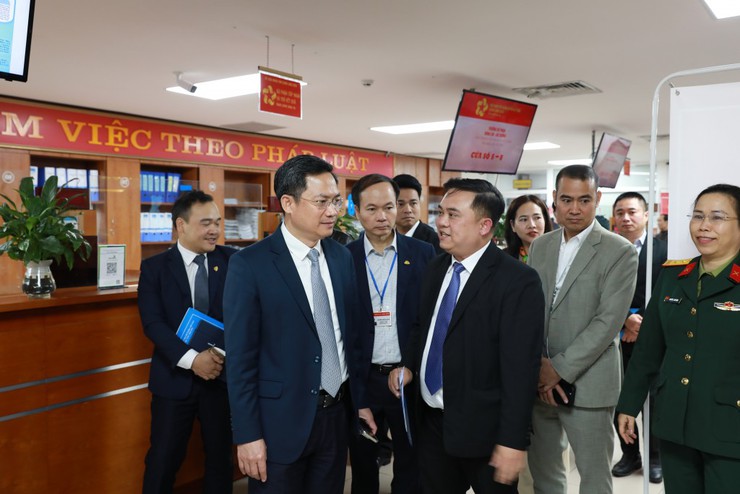 Hà Nội tăng tốc chuyển đổi số, lọt tốp 10 cả nước- Ảnh 2.