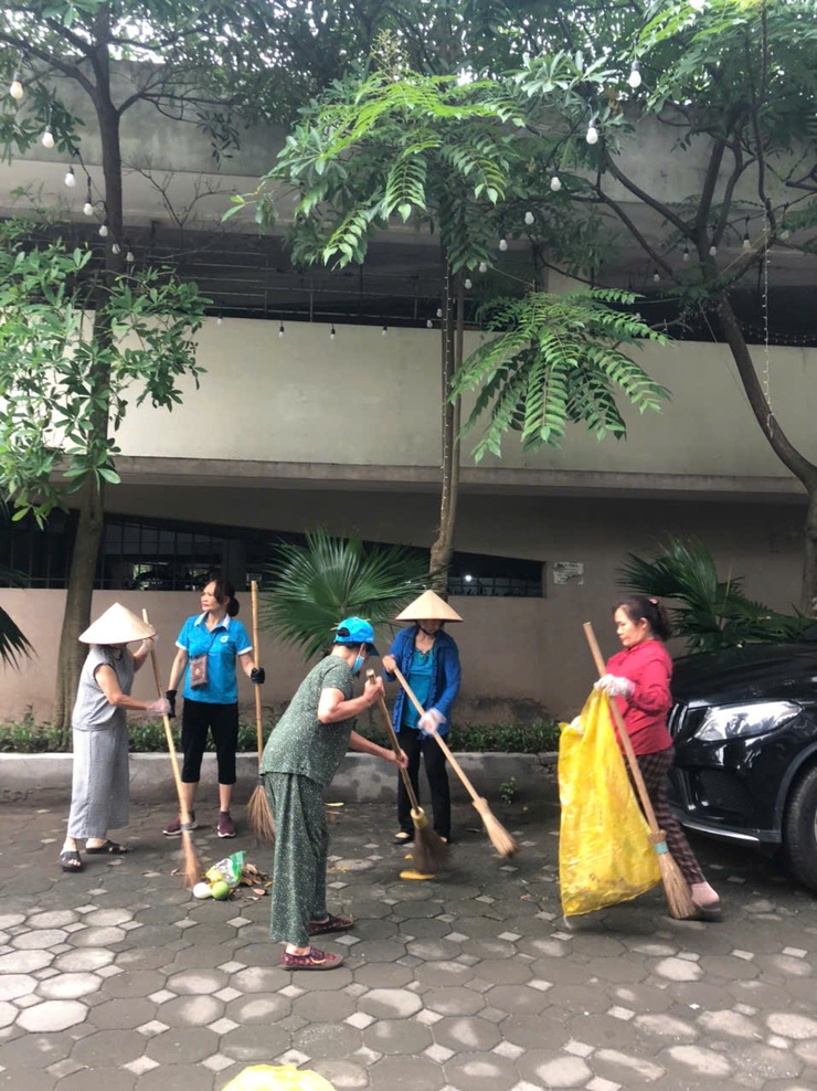 Các Tổ dân phố và Nhân dân trên địa bàn phường Việt Hưng tổ chức tổng vệ sinh môi trường- Ảnh 5.