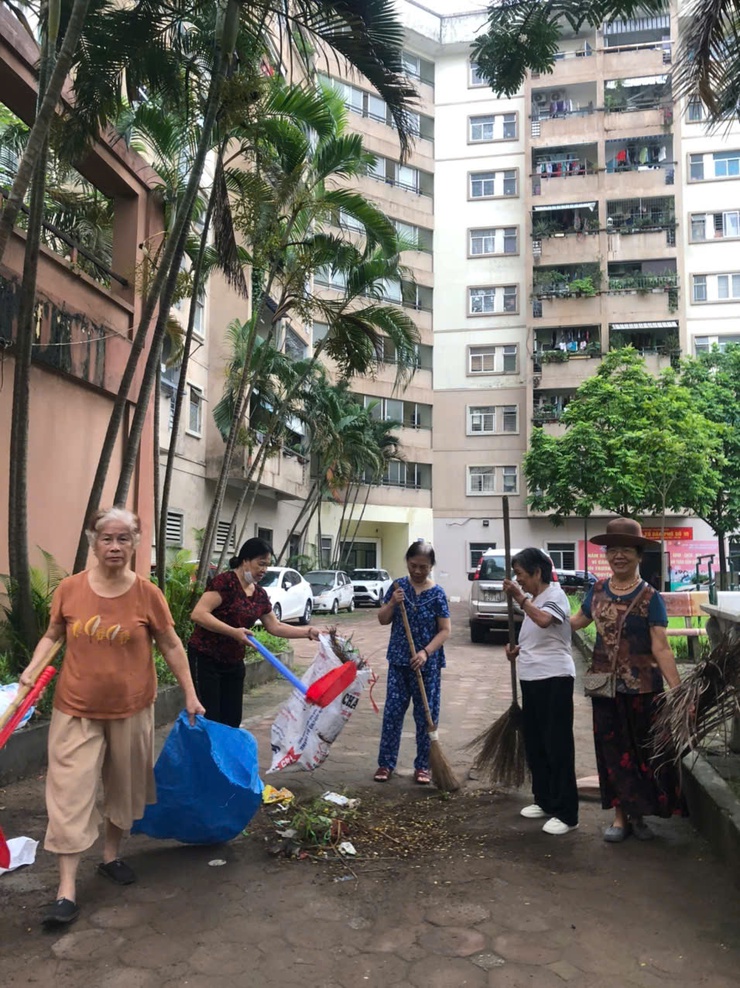Các Tổ dân phố và Nhân dân trên địa bàn phường Việt Hưng tổ chức tổng vệ sinh môi trường- Ảnh 2.