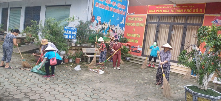 Các Tổ dân phố và Nhân dân trên địa bàn phường Việt Hưng tổ chức tổng vệ sinh môi trường- Ảnh 6.