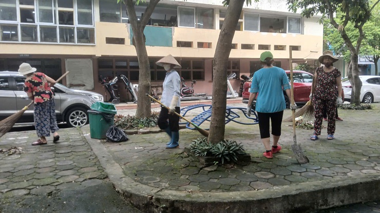 Các Tổ dân phố và Nhân dân trên địa bàn phường Việt Hưng tổ chức tổng vệ sinh môi trường- Ảnh 3.