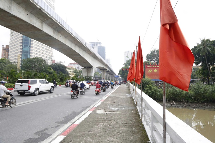 Phường Hà Đông rực rỡ cờ hoa chào mừng Lễ công bố các Nghị quyết quyết định về thực hiện mô hình chính quyền địa phương 2 cấp- Ảnh 4.