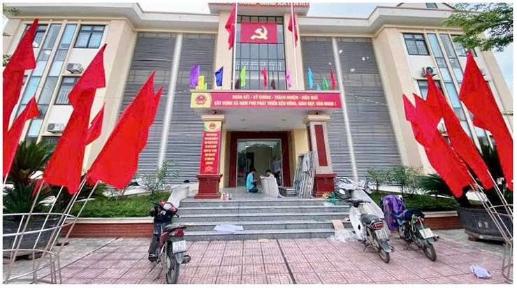 Xã Nam Phù mới gắn bảng tên trụ sở sẵn sàng vận hành chính quyền địa phương hai cấp- Ảnh 2.