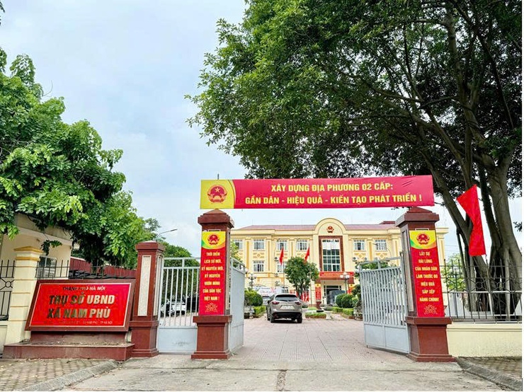 Xã Nam Phù mới gắn bảng tên trụ sở sẵn sàng vận hành chính quyền địa phương hai cấp- Ảnh 1.